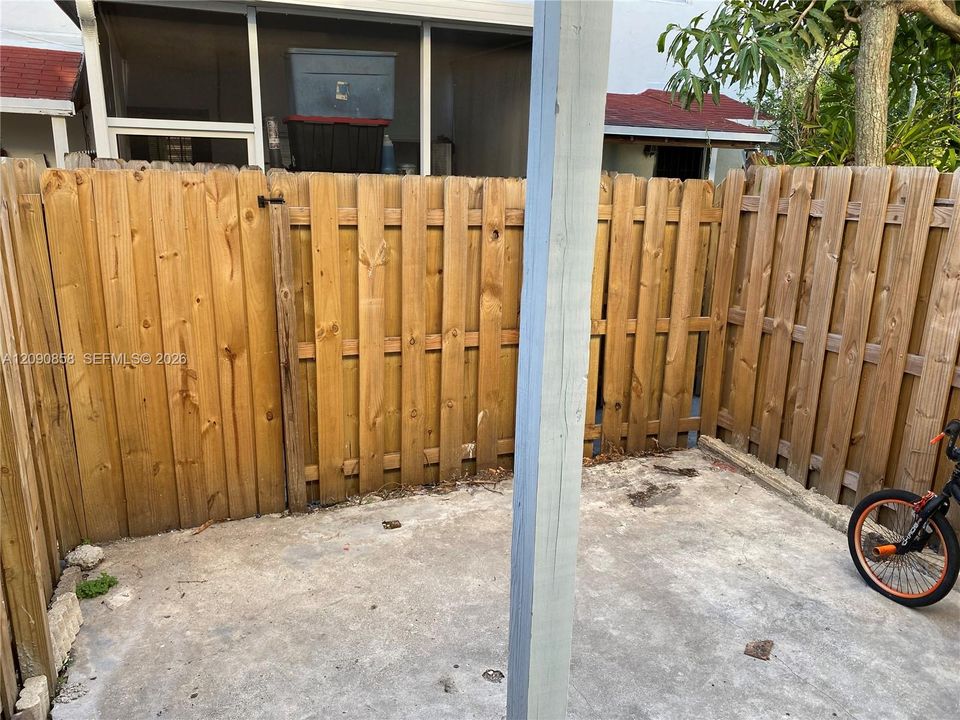 For Rent: $2,300 (2 beds, 1 baths, 1075 Square Feet)