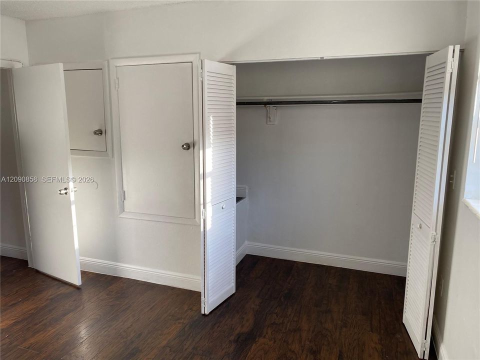 For Rent: $2,300 (2 beds, 1 baths, 1075 Square Feet)