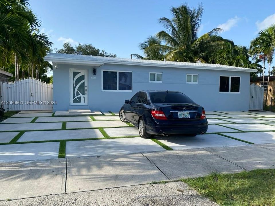 For Sale: $845,000 (4 beds, 3 baths, 1725 Square Feet)