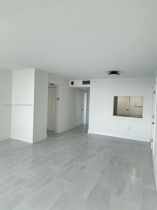 For Rent: $2,700 (1 beds, 1 baths, 882 Square Feet)