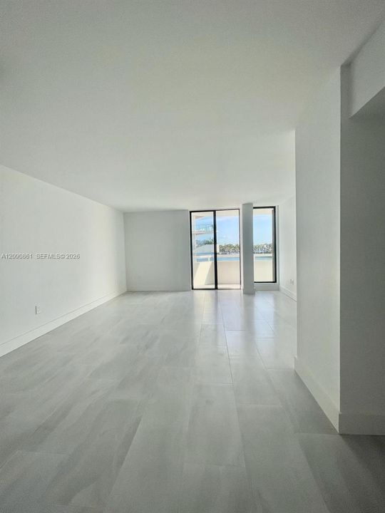 For Rent: $2,700 (1 beds, 1 baths, 882 Square Feet)