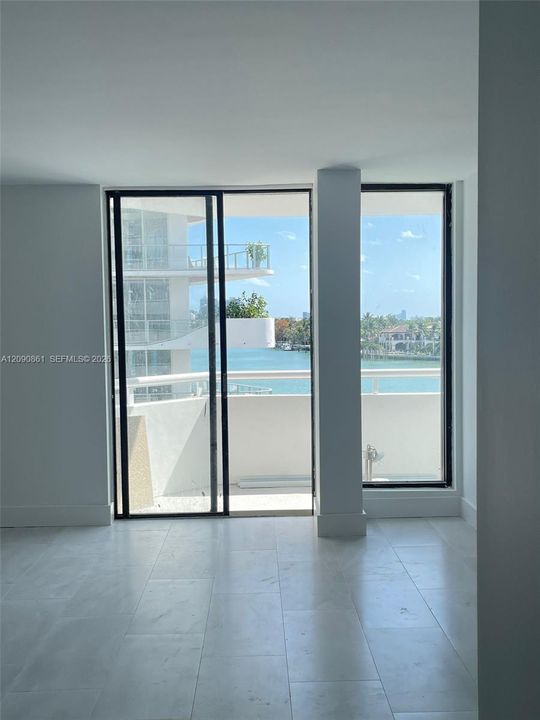 For Rent: $2,700 (1 beds, 1 baths, 882 Square Feet)