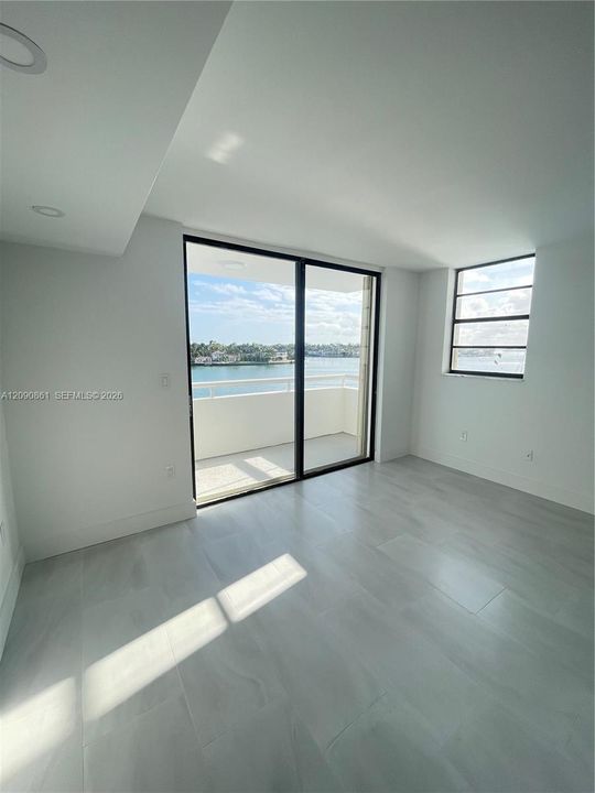 For Rent: $2,700 (1 beds, 1 baths, 882 Square Feet)