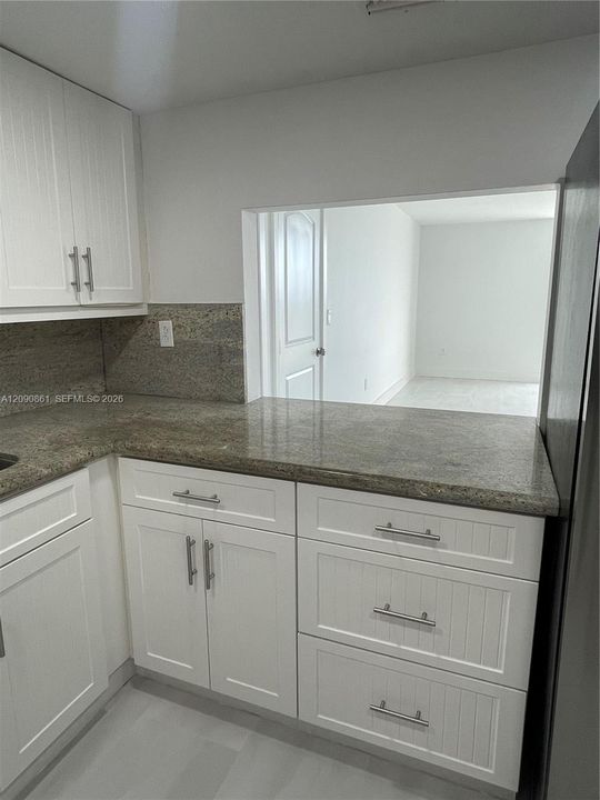 For Rent: $2,700 (1 beds, 1 baths, 882 Square Feet)