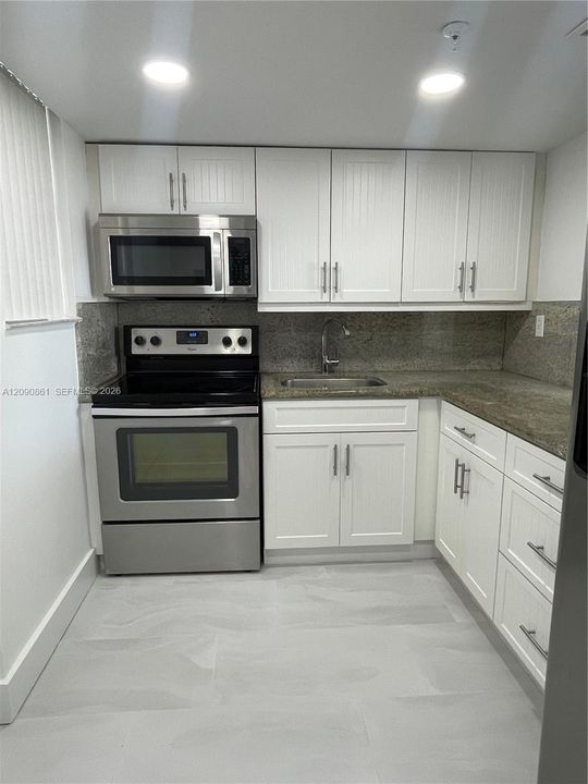 For Rent: $2,700 (1 beds, 1 baths, 882 Square Feet)