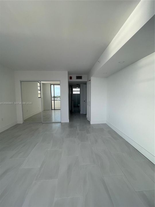 For Rent: $2,700 (1 beds, 1 baths, 882 Square Feet)