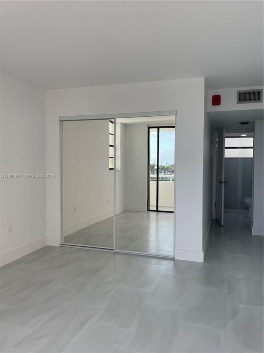 For Rent: $2,700 (1 beds, 1 baths, 882 Square Feet)