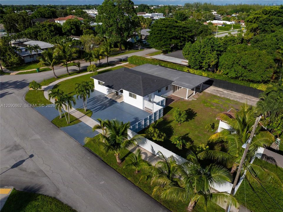 For Sale: $955,000 (4 beds, 3 baths, 2009 Square Feet)