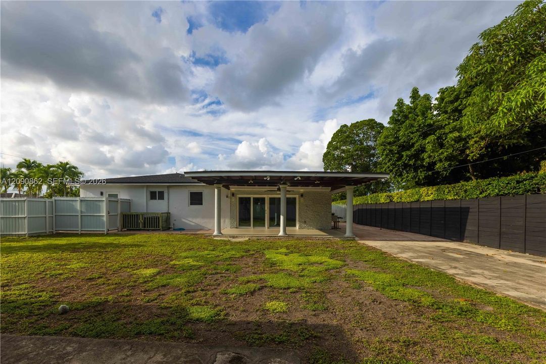 For Sale: $955,000 (4 beds, 3 baths, 2009 Square Feet)