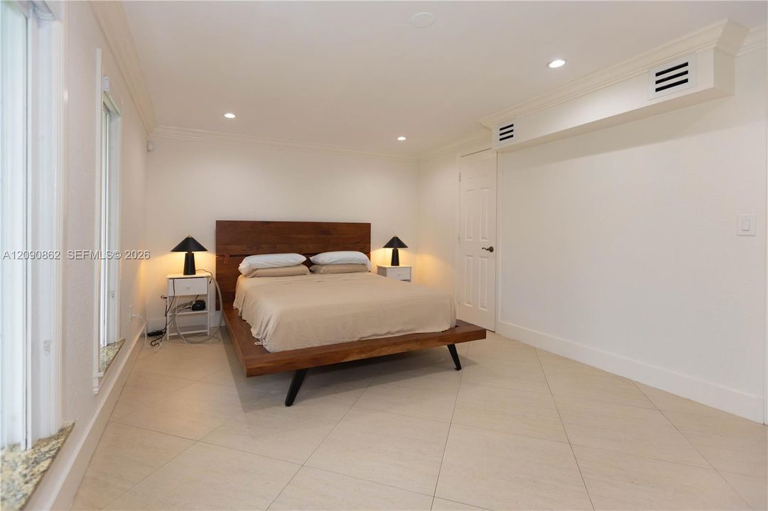 For Sale: $955,000 (4 beds, 3 baths, 2009 Square Feet)