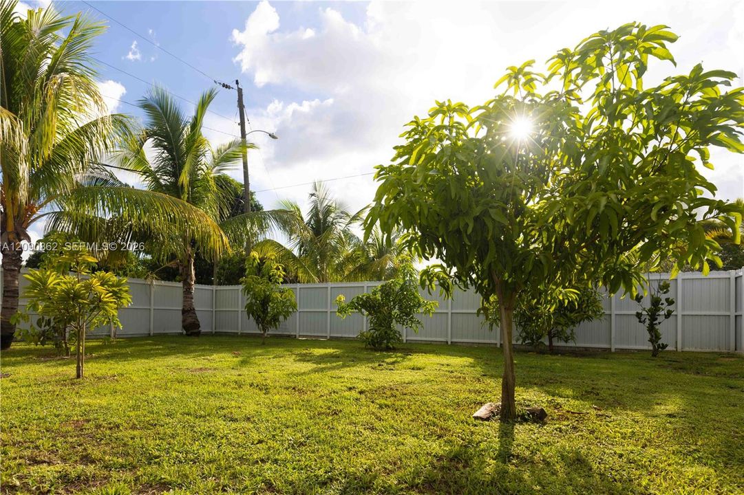 For Sale: $955,000 (4 beds, 3 baths, 2009 Square Feet)