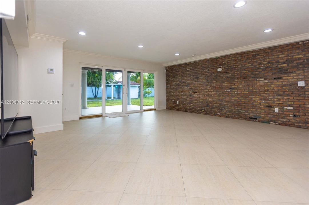 For Sale: $955,000 (4 beds, 3 baths, 2009 Square Feet)