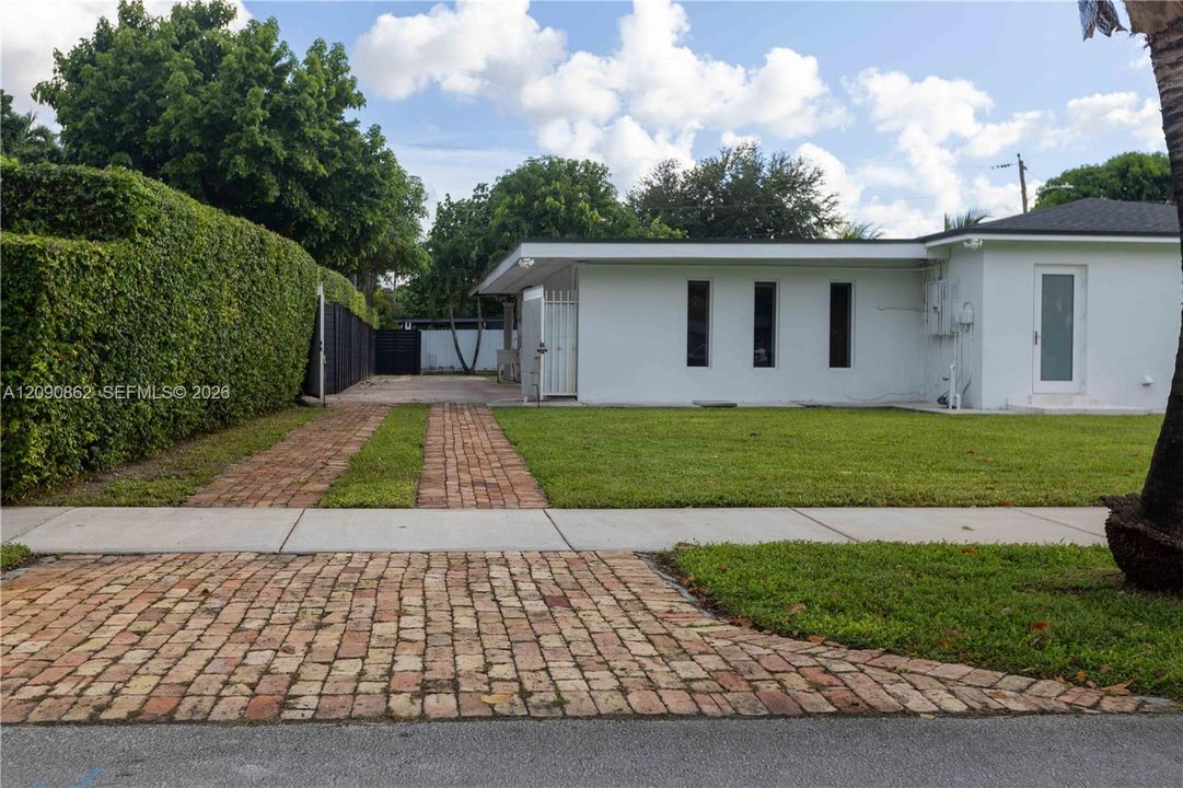 For Sale: $955,000 (4 beds, 3 baths, 2009 Square Feet)