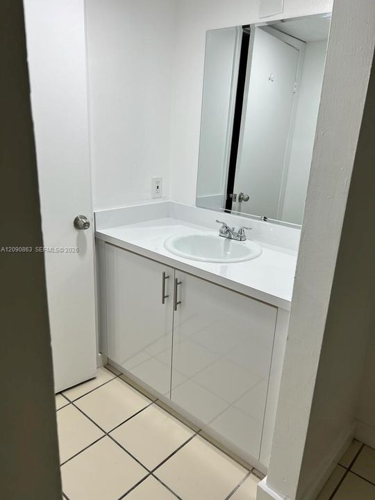 В аренду: $2,100 (2 спален, 1 ванн, 758 Квадратных фут)