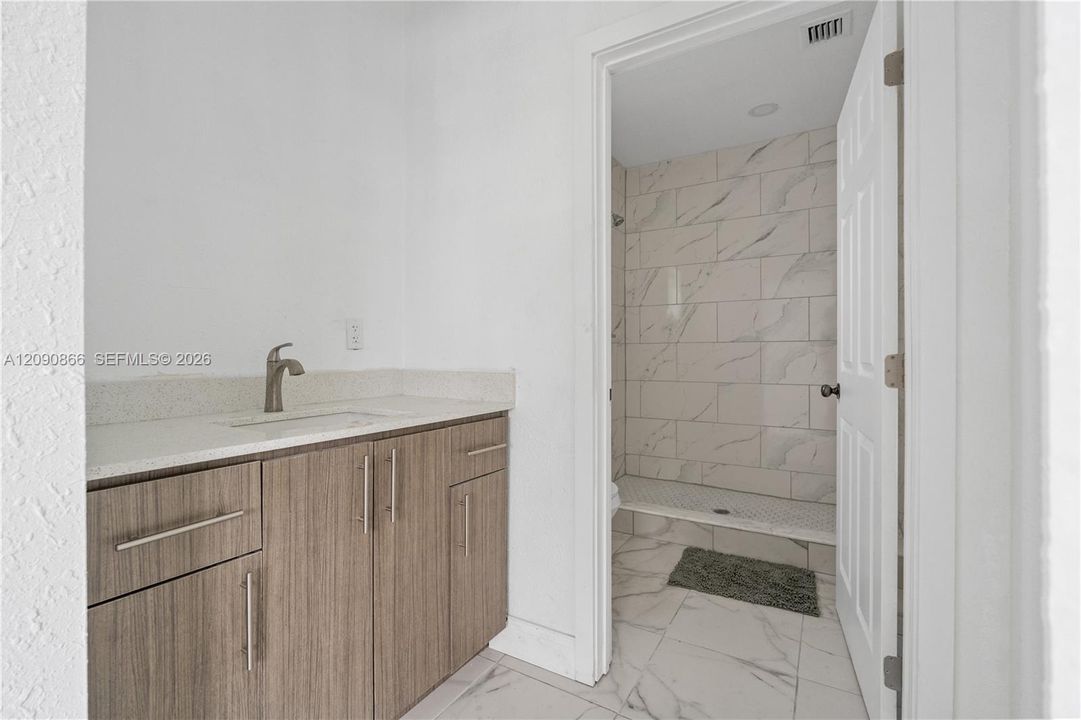 В аренду: $7,500 (7 спален, 4 ванн, 2855 Квадратных фут)