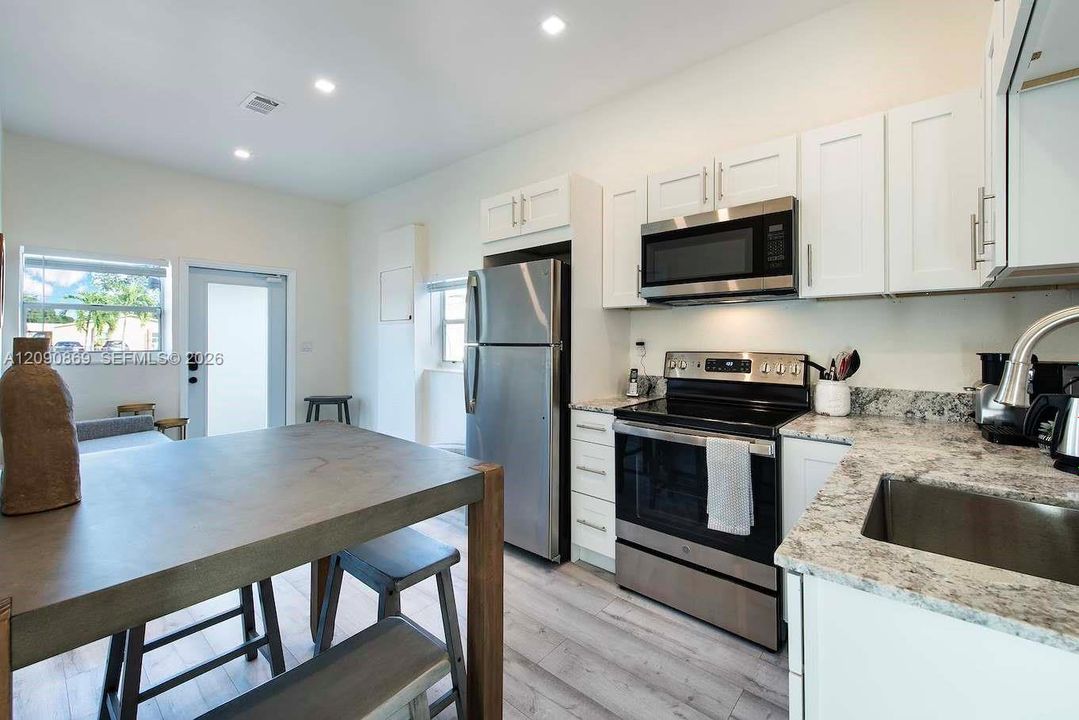 For Rent: $1,799 (1 beds, 1 baths, 520 Square Feet)