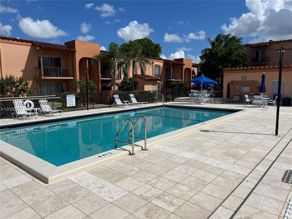 For Rent: $2,250 (2 beds, 1 baths, 816 Square Feet)