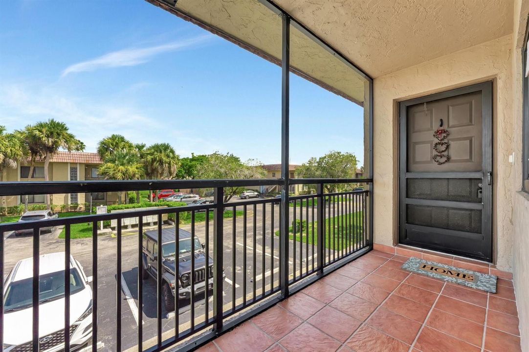 Front porch, screened and tile entry way