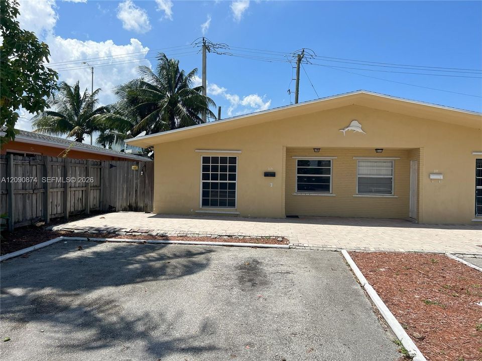 For Rent: $2,450 (3 beds, 1 baths, 1190 Square Feet)