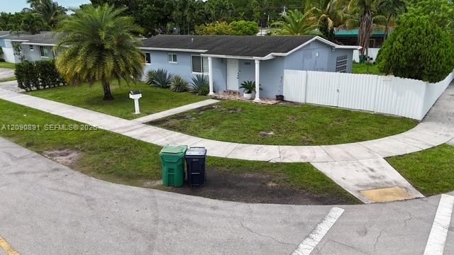 For Rent: $2,800 (2 beds, 1 baths, 1012 Square Feet)