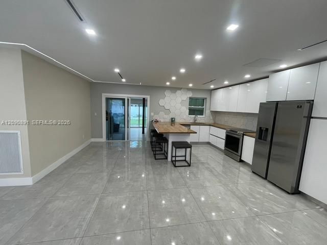 For Rent: $2,800 (2 beds, 1 baths, 1012 Square Feet)