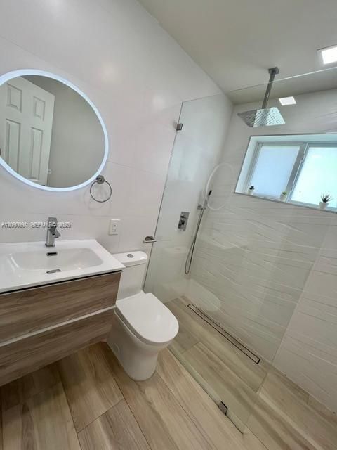 For Rent: $2,800 (2 beds, 1 baths, 1012 Square Feet)