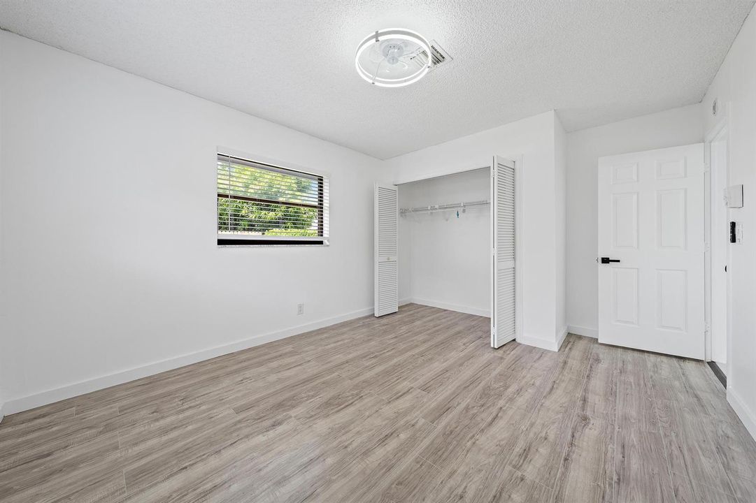 1633 Woods Bend Rd-18