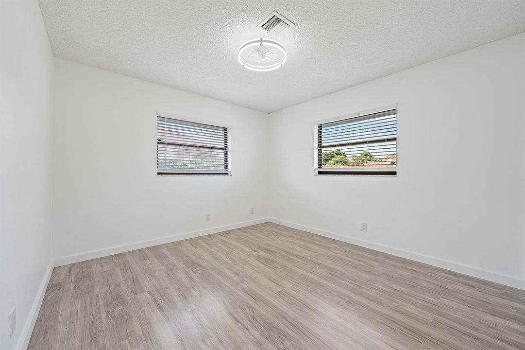 1633 Woods Bend Rd-17