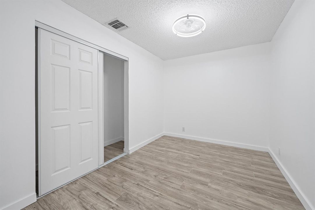 1633 Woods Bend Rd-15