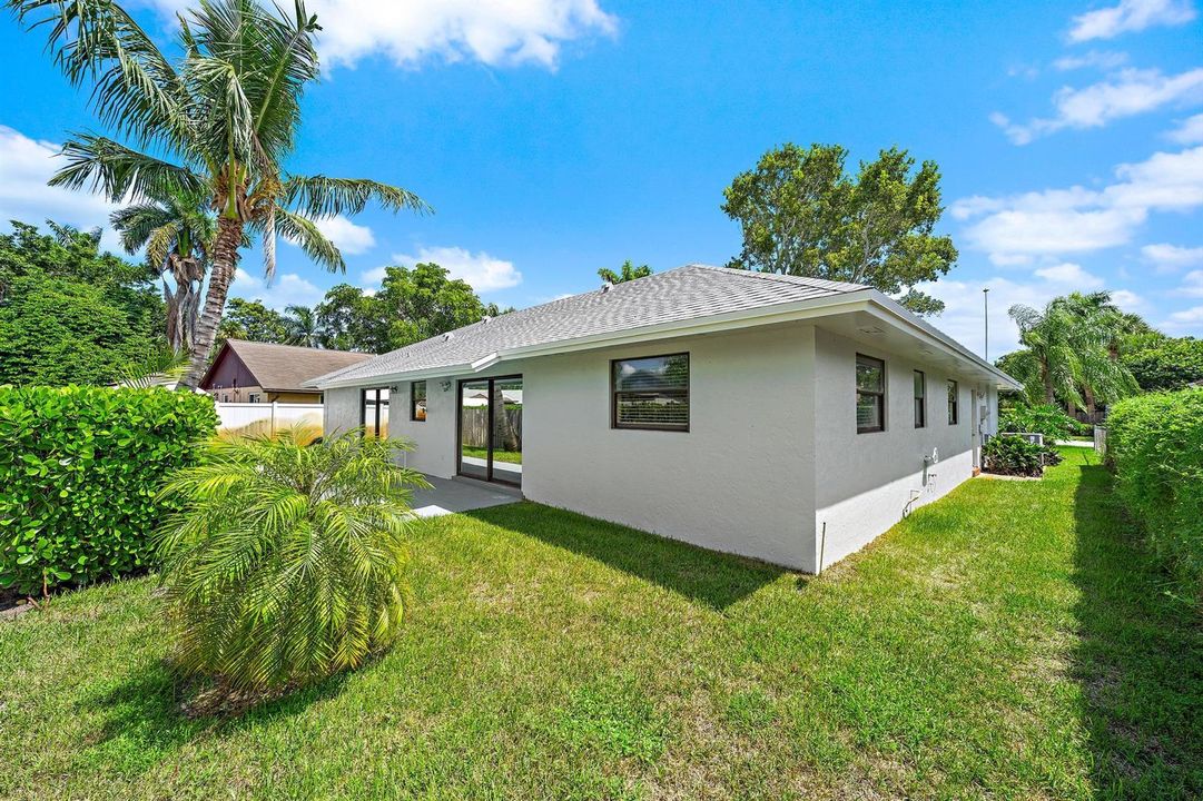 1633 Woods Bend Rd-22