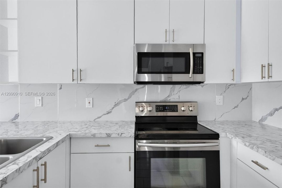 For Rent: $3,500 (3 beds, 2 baths, 1593 Square Feet)