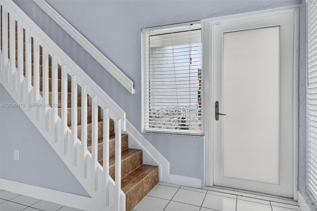 For Rent: $3,500 (3 beds, 2 baths, 1593 Square Feet)