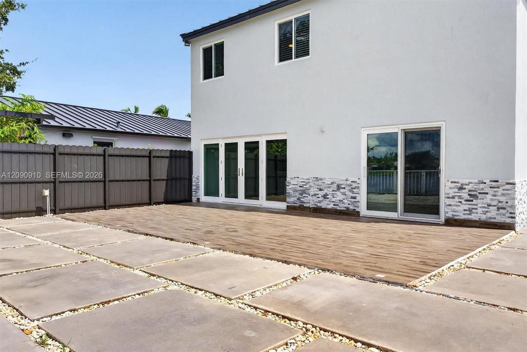 For Rent: $3,500 (3 beds, 2 baths, 1593 Square Feet)