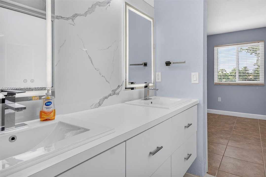 For Rent: $3,500 (3 beds, 2 baths, 1593 Square Feet)