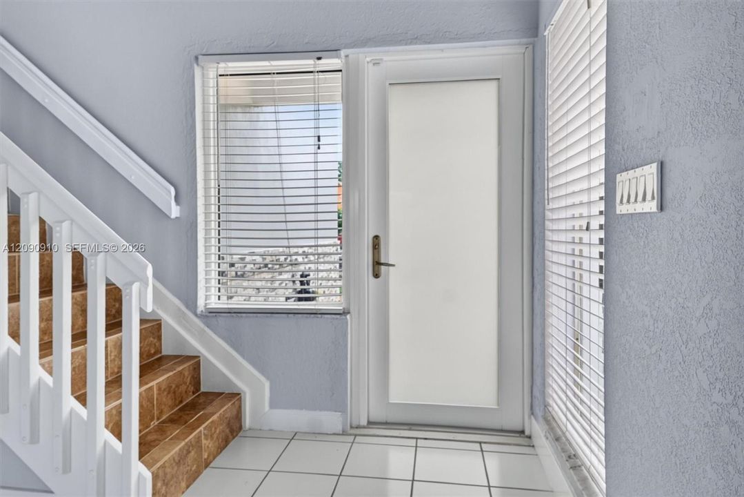 For Rent: $3,500 (3 beds, 2 baths, 1593 Square Feet)