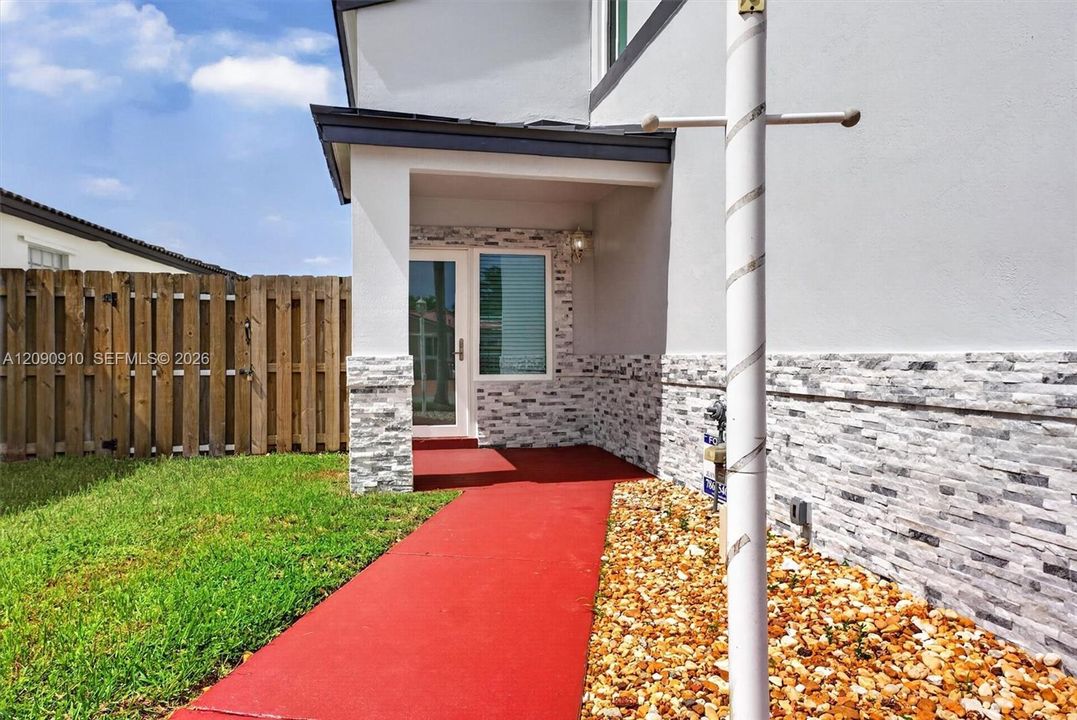 For Rent: $3,500 (3 beds, 2 baths, 1593 Square Feet)