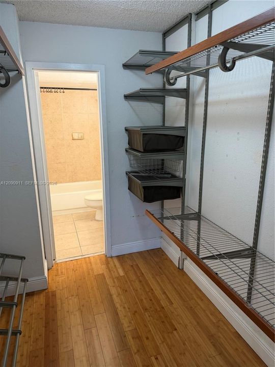 For Rent: $1,650 (1 beds, 1 baths, 673 Square Feet)