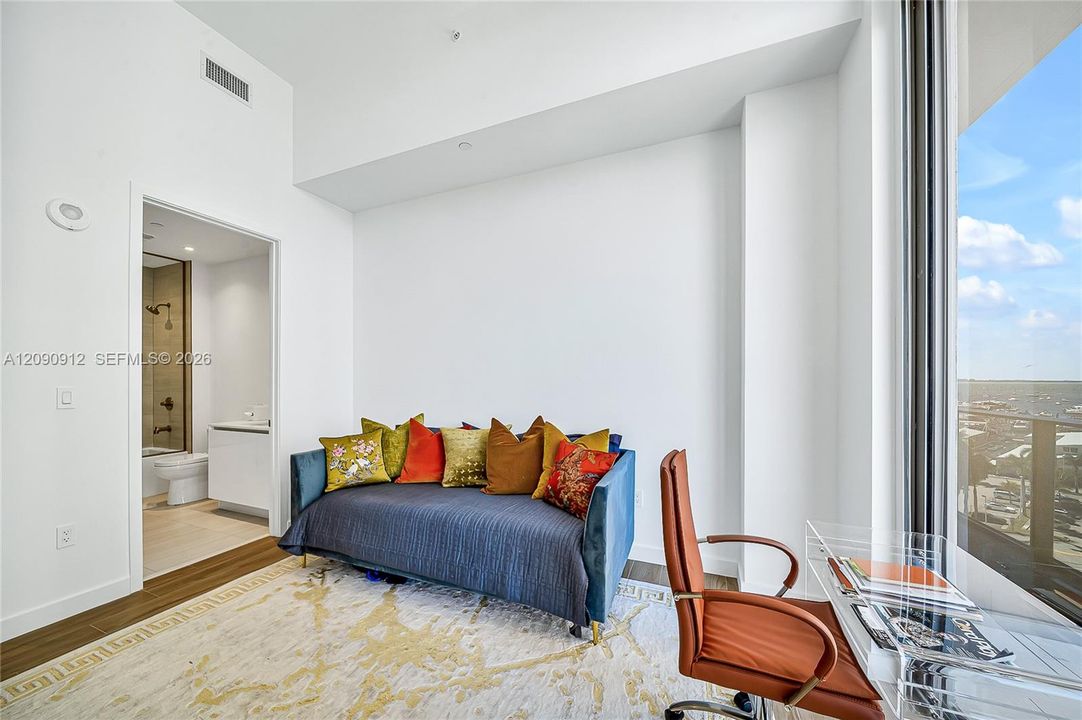 出租: $10,500 (2 贝兹, 2 浴室, 1158 平方英尺)