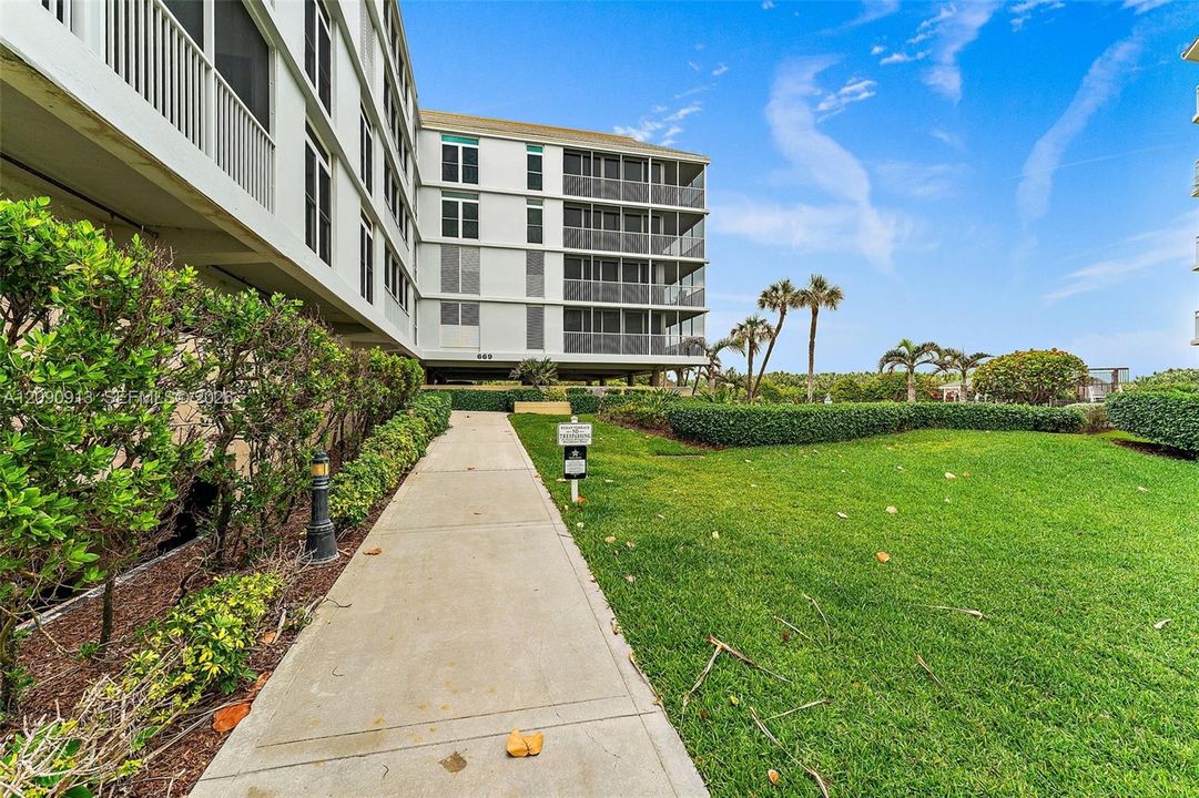 For Rent: $5,000 (2 beds, 2 baths, 1200 Square Feet)