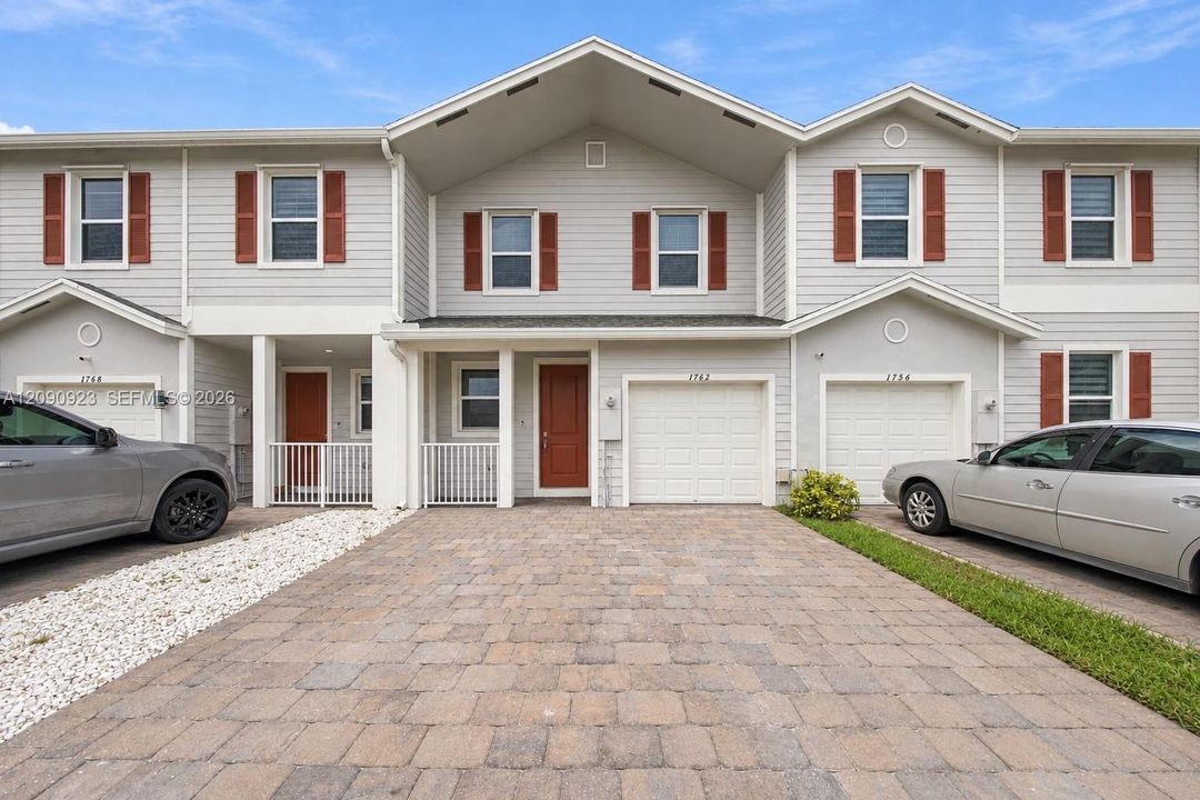 For Rent: $2,750 (3 beds, 2 baths, 1488 Square Feet)