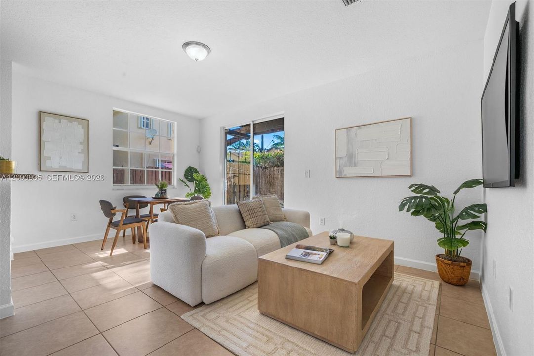 En Venta: $350,000 (3 camas, 2 baños, 1523 Pies cuadrados)