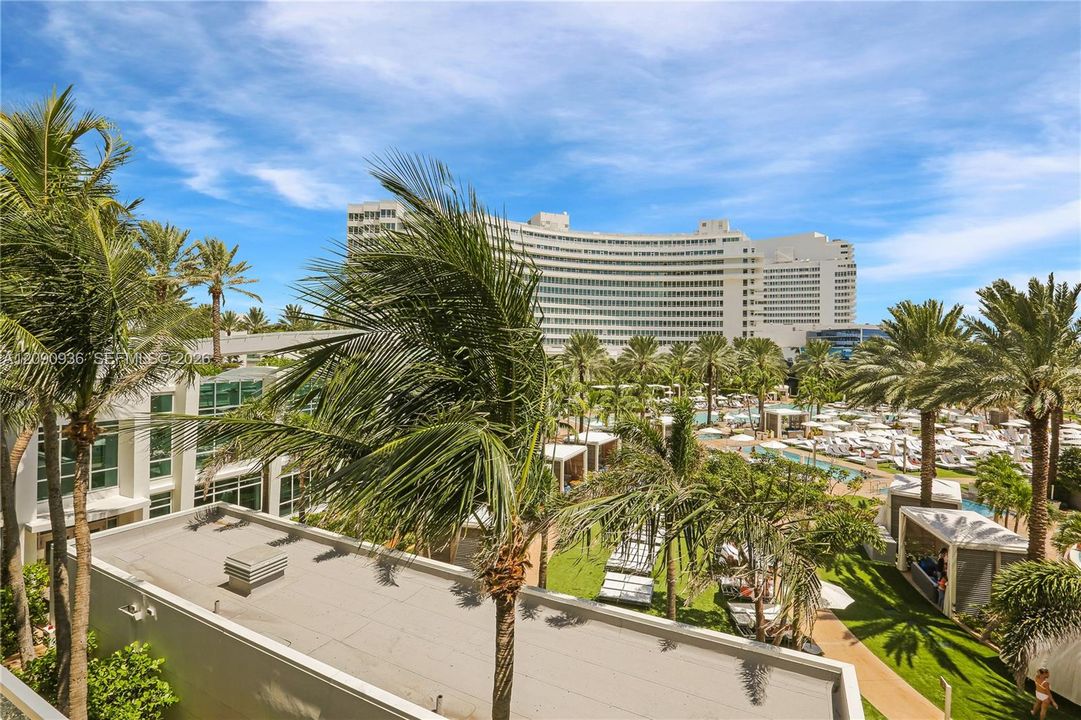 For Sale: $1,475,000 (1 beds, 1 baths, 958 Square Feet)