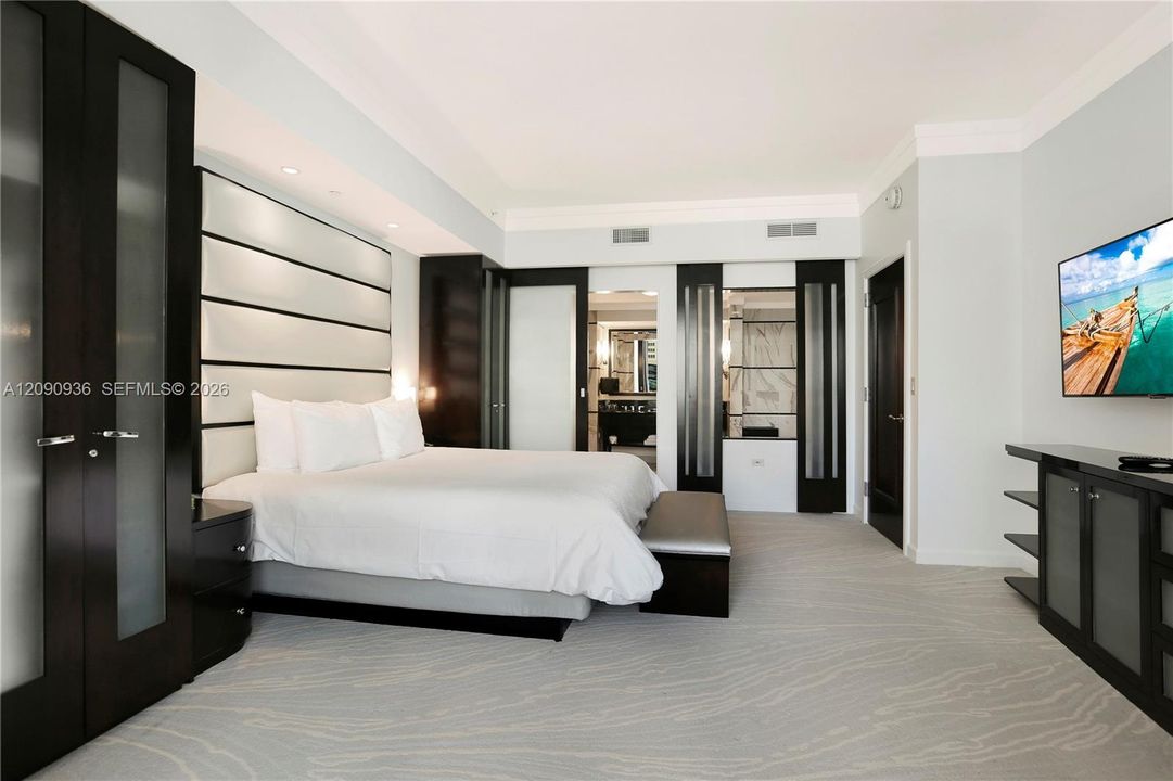 For Sale: $1,475,000 (1 beds, 1 baths, 958 Square Feet)