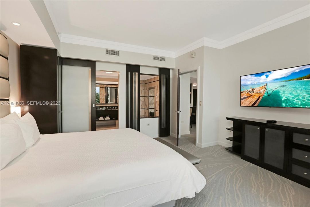 For Sale: $1,475,000 (1 beds, 1 baths, 958 Square Feet)