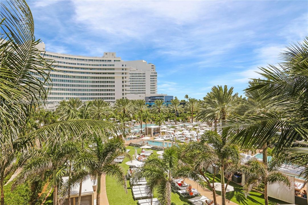 For Sale: $1,475,000 (1 beds, 1 baths, 958 Square Feet)