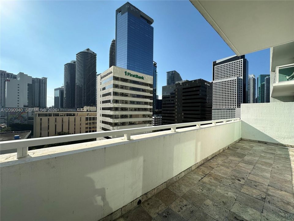 For Rent: $3,000 (1 beds, 1 baths, 639 Square Feet)