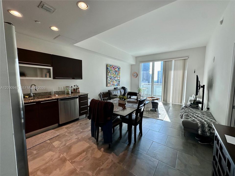 For Rent: $3,000 (1 beds, 1 baths, 639 Square Feet)