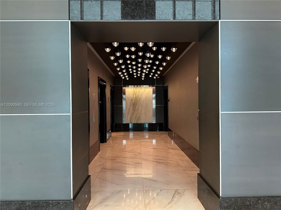For Rent: $3,000 (1 beds, 1 baths, 639 Square Feet)