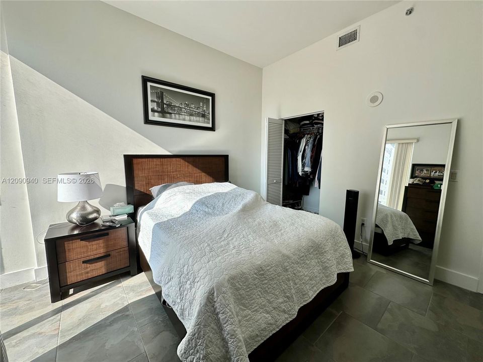 For Rent: $3,000 (1 beds, 1 baths, 639 Square Feet)