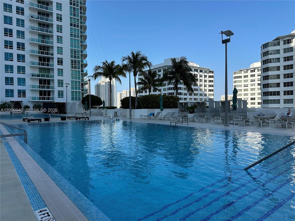For Rent: $3,000 (1 beds, 1 baths, 639 Square Feet)